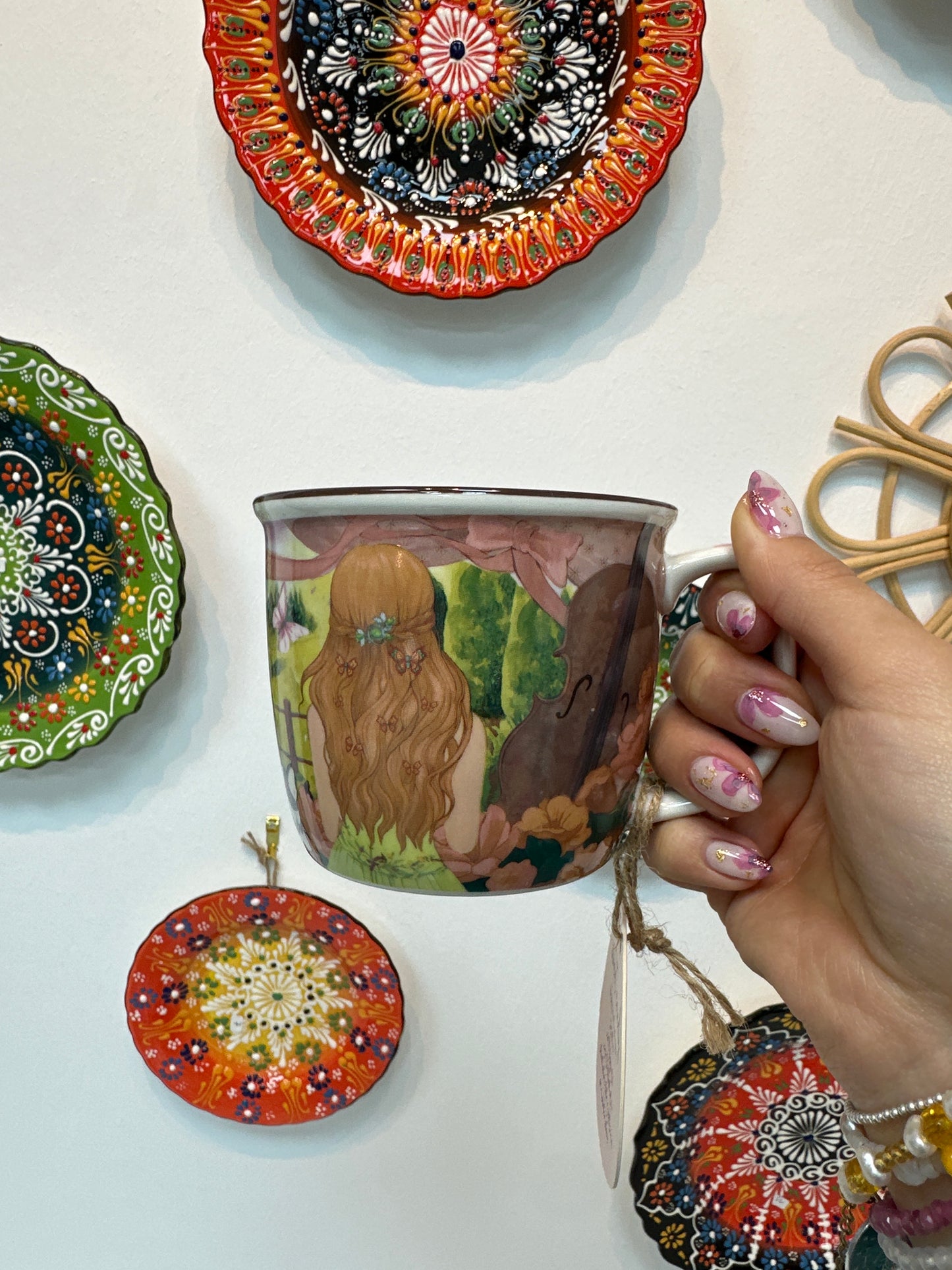 Taza chica y violín