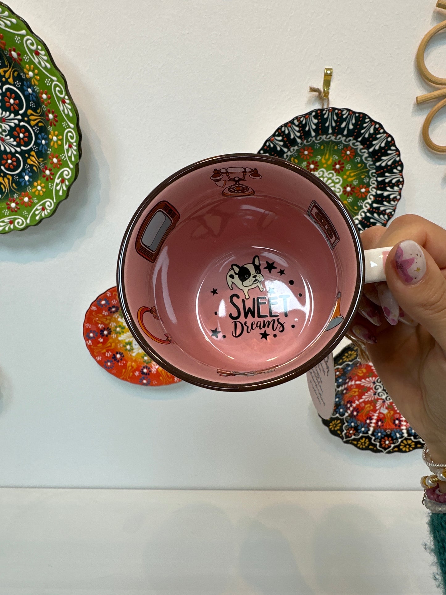 Taza chica y violín