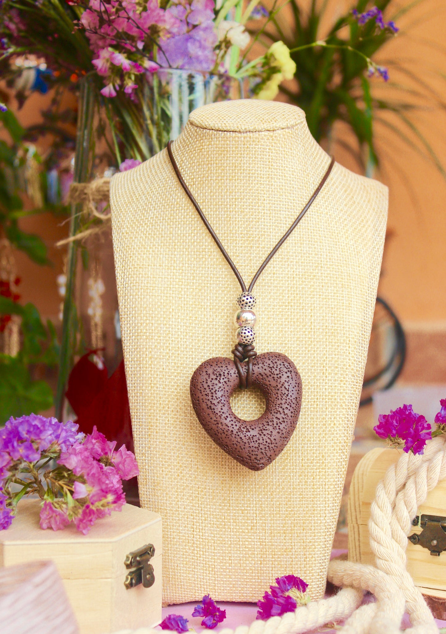 Collar magma corazón