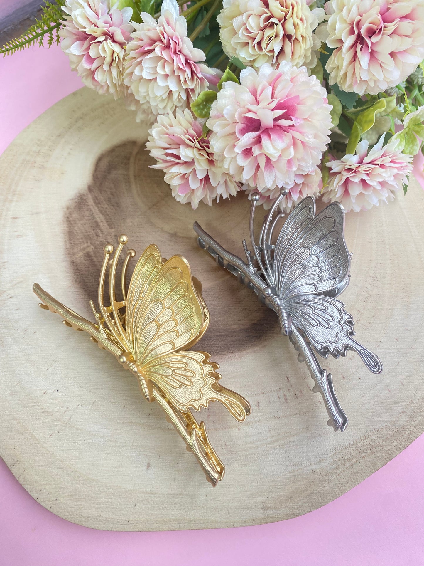 Pinzas mariposa en rama