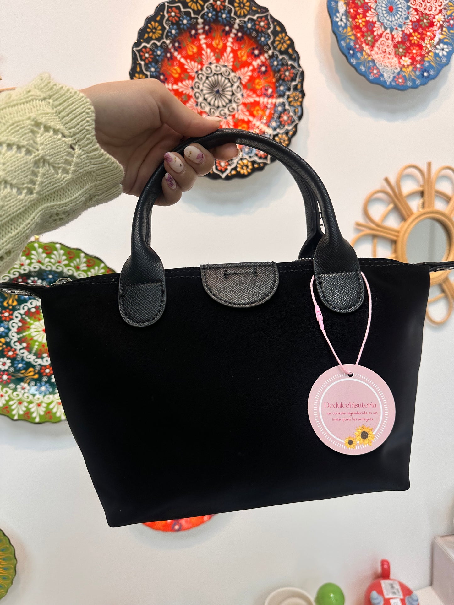Bolso negro polipiel efecto terciopelo y asas de cuero