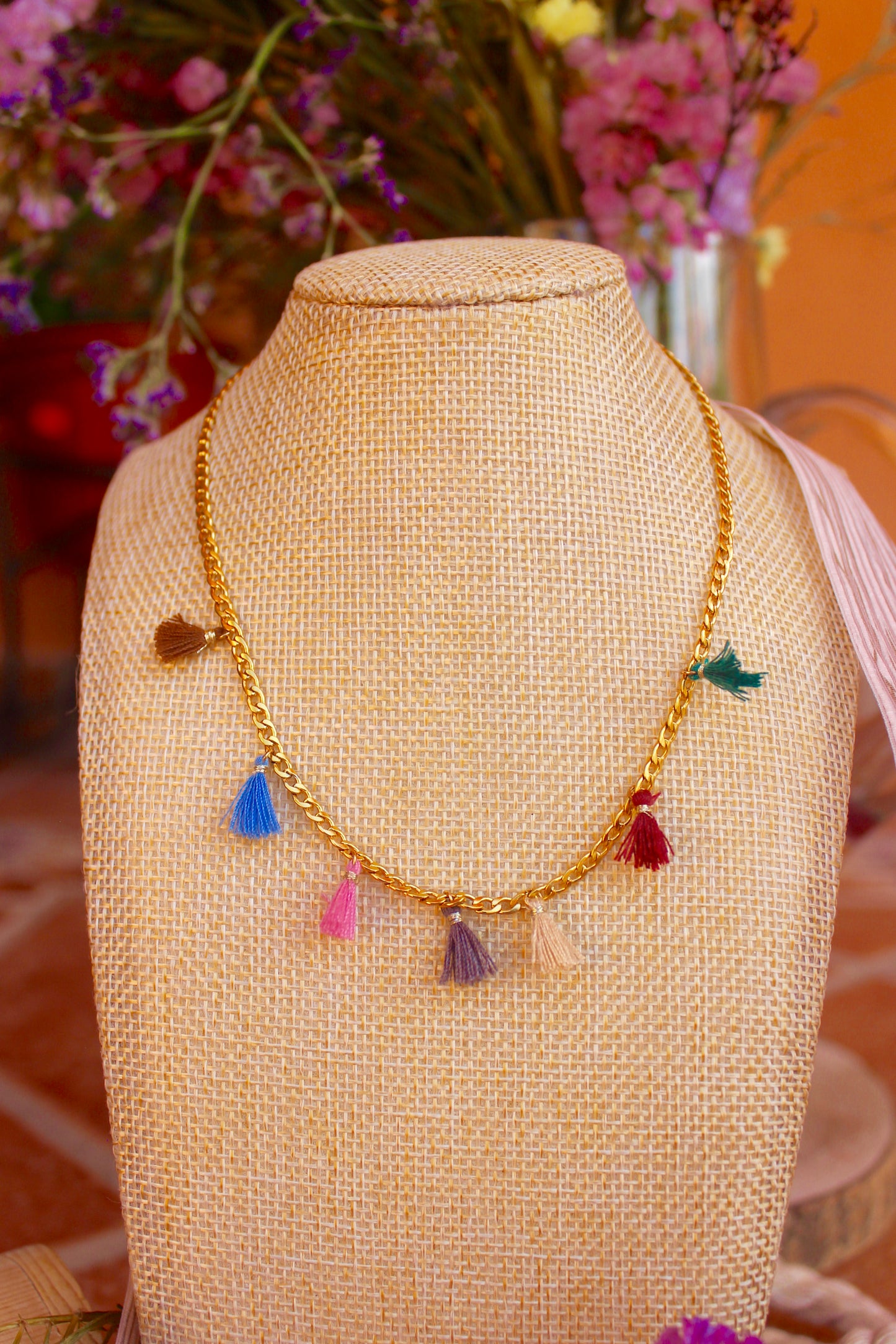 Gargantilla pompones de colores