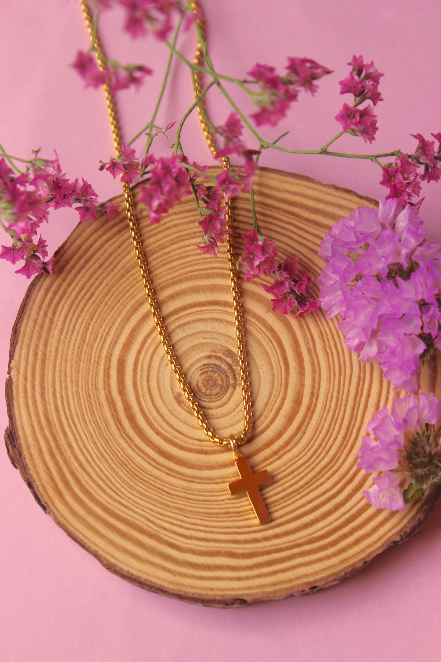 Collar cruz dorada