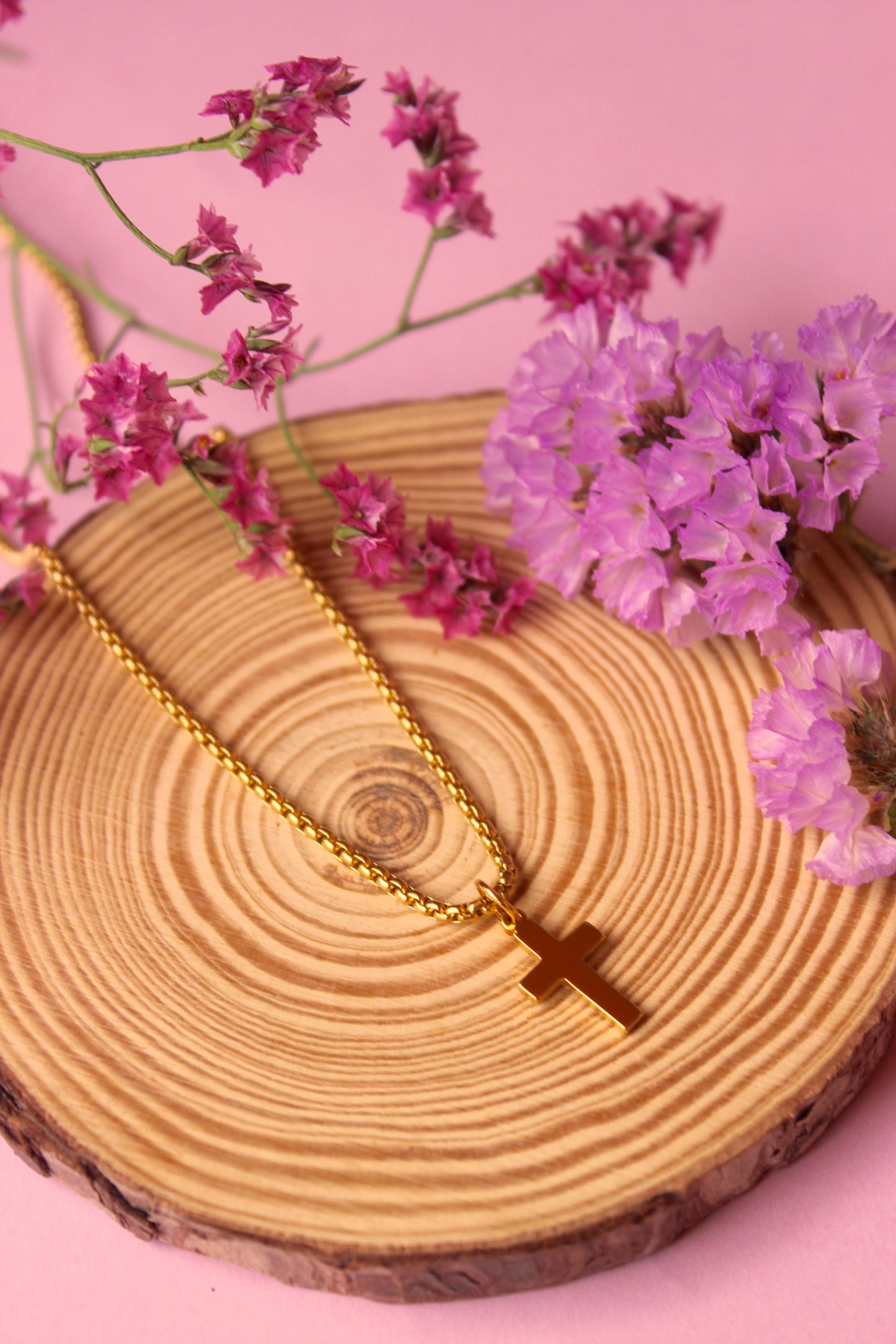 Collar cruz dorada