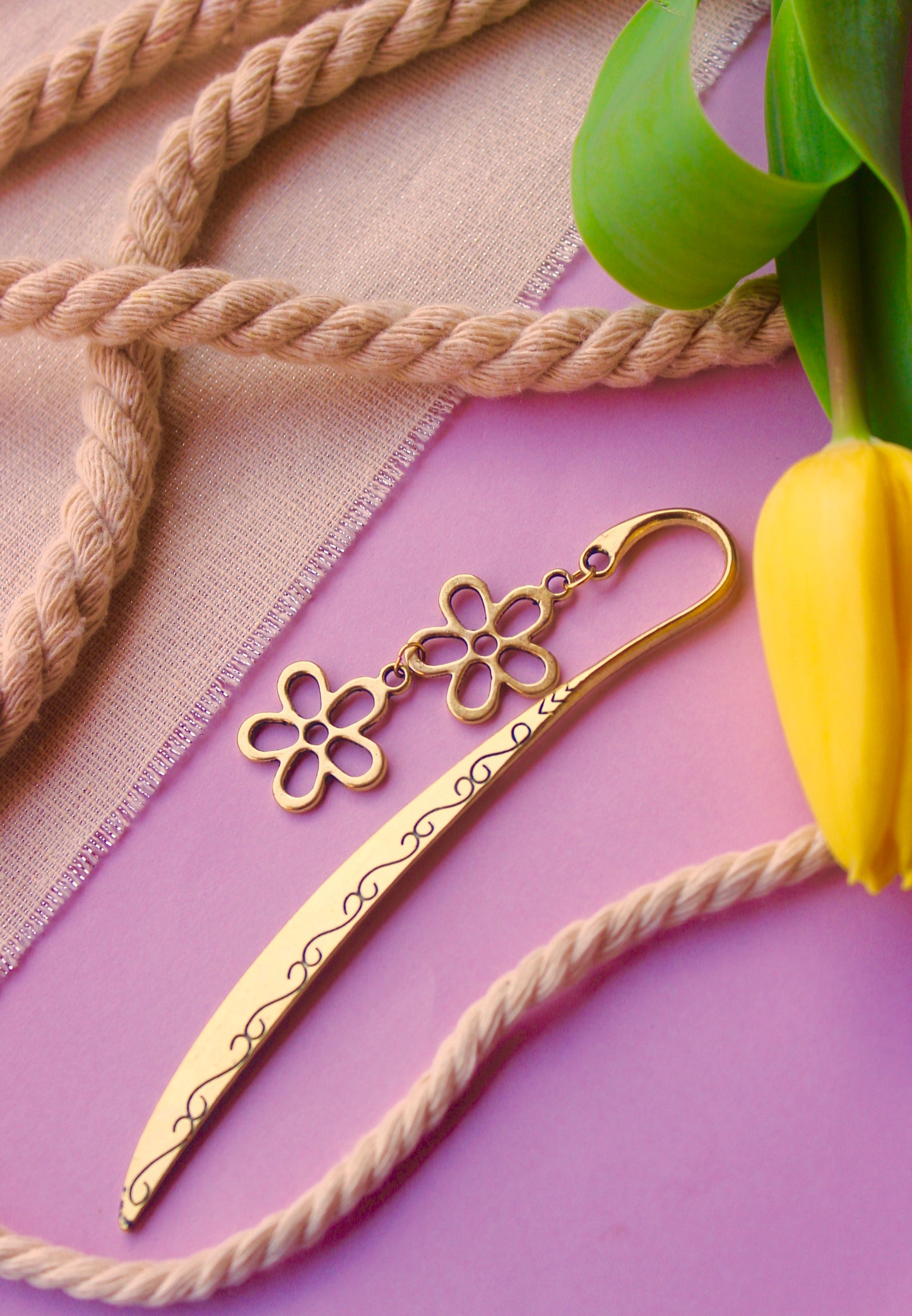 Marca páginas margaritas doradas