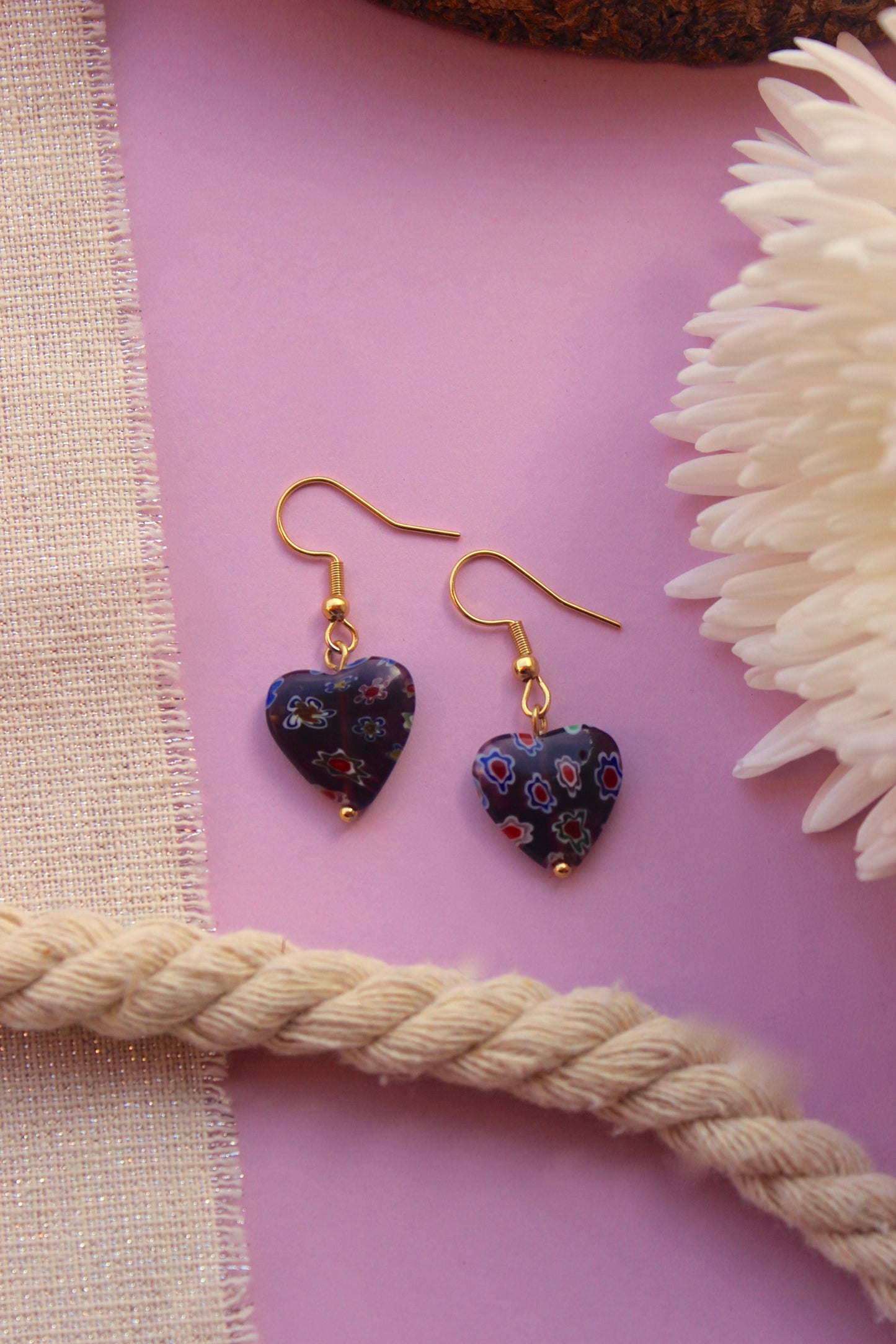 Pendientes hearts morado oscuro enganche dorado