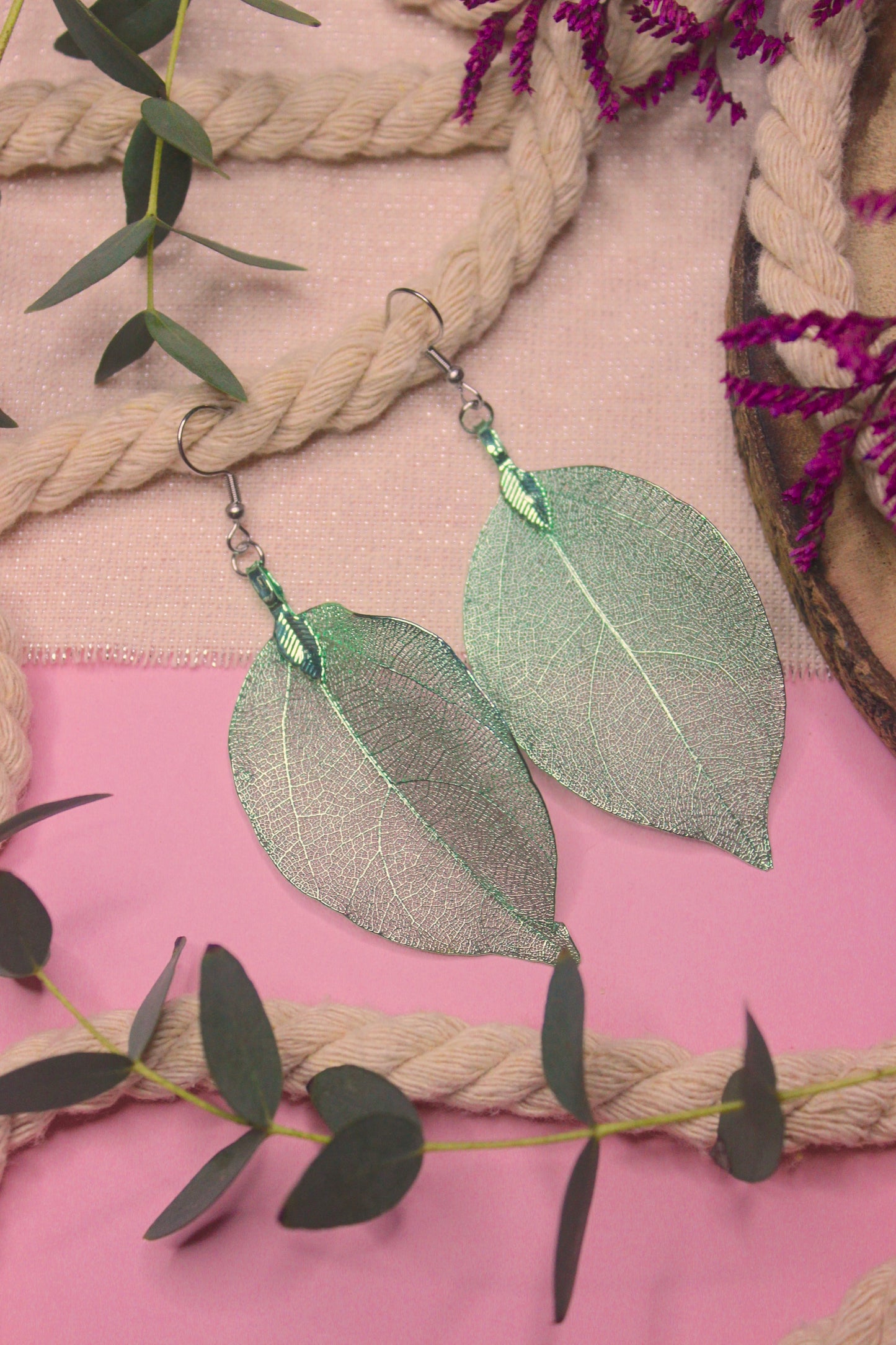 Pendientes hojas verdes