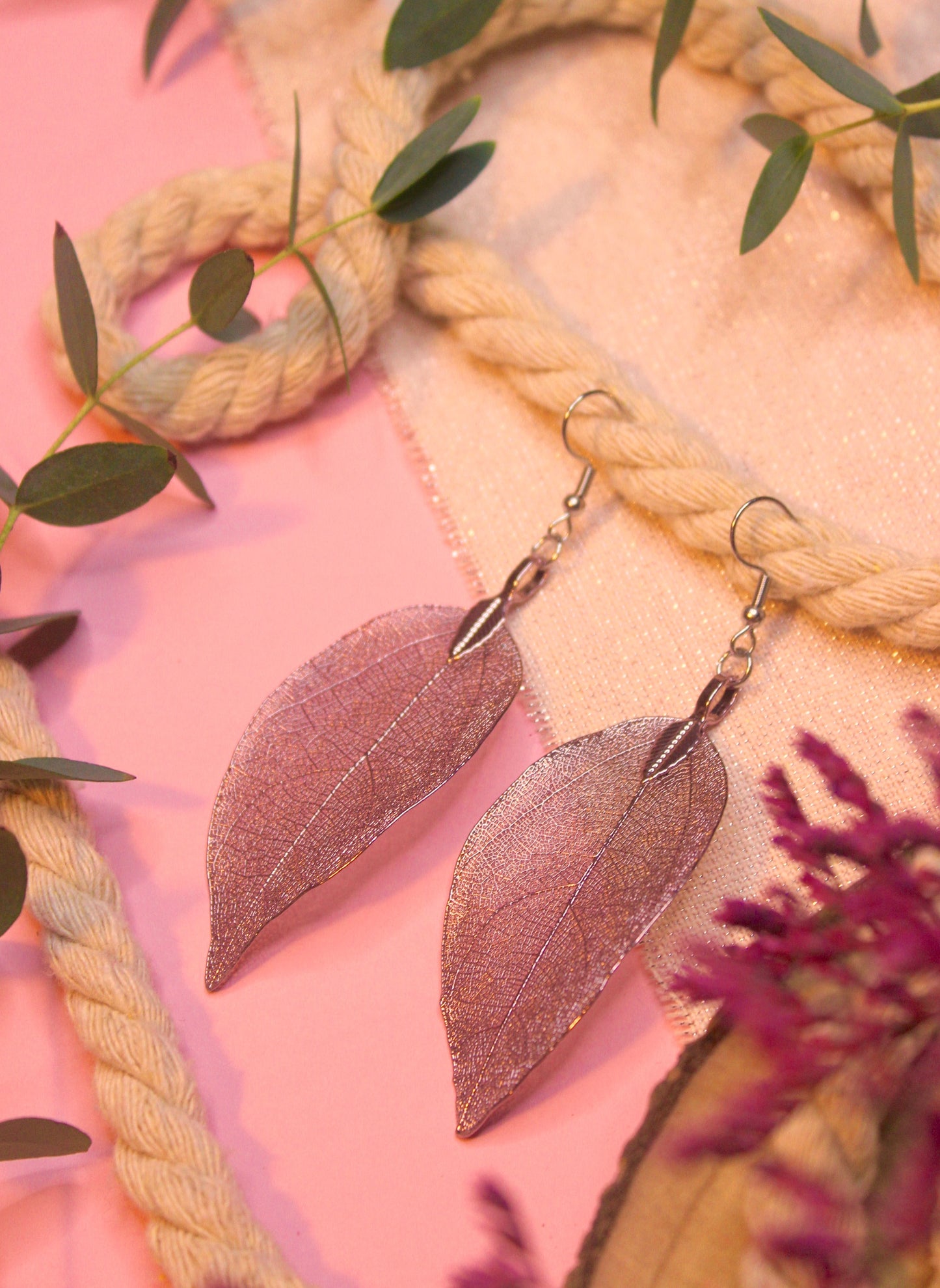 Pendientes hojas malvas