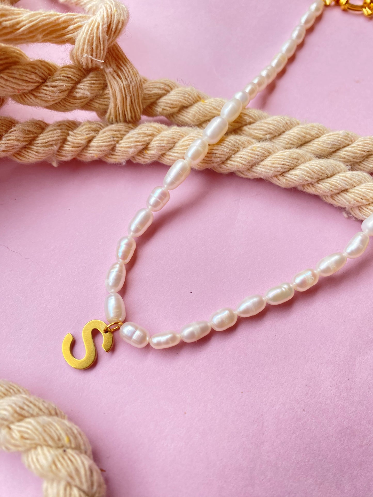 Collar perlas inicial blancas