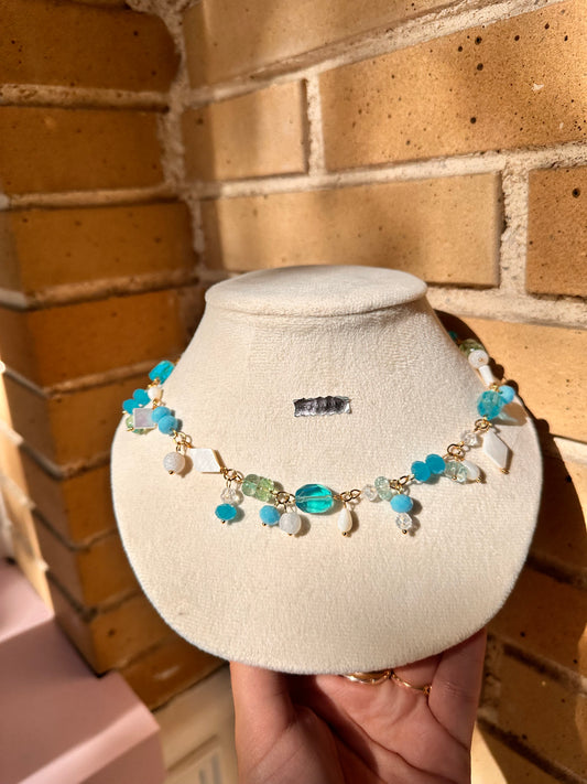 Collar Sexteen azul dorado