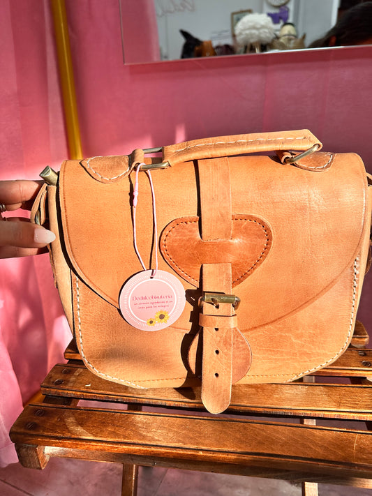 Bolso cuero camel cierre con cinturón y colgador ajustable