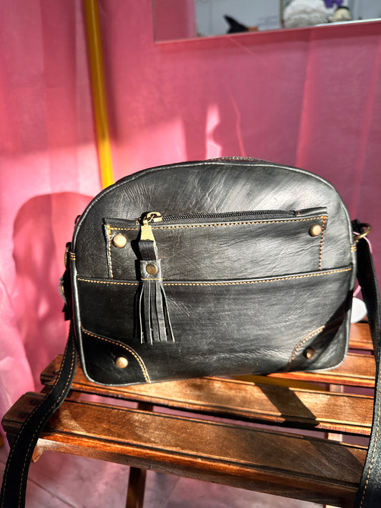 Bolso de cuero negro tamaño mediano