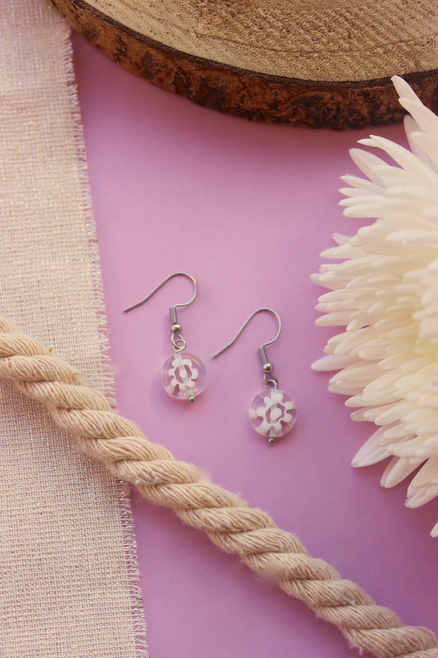 Pendientes White plateados