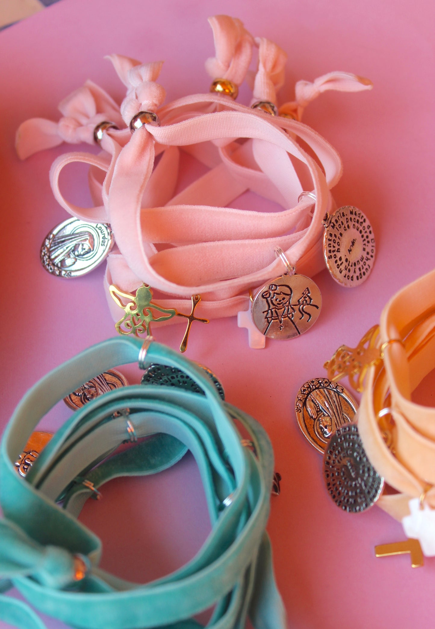 Pulseras comuniones crema